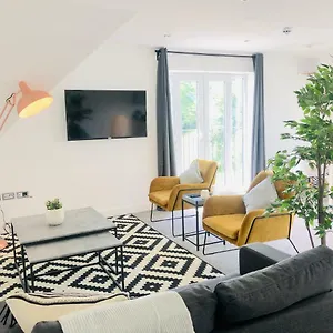 Shield Penthouse Loft - 2 Bedroom Luxe Large Apartment Sheffield